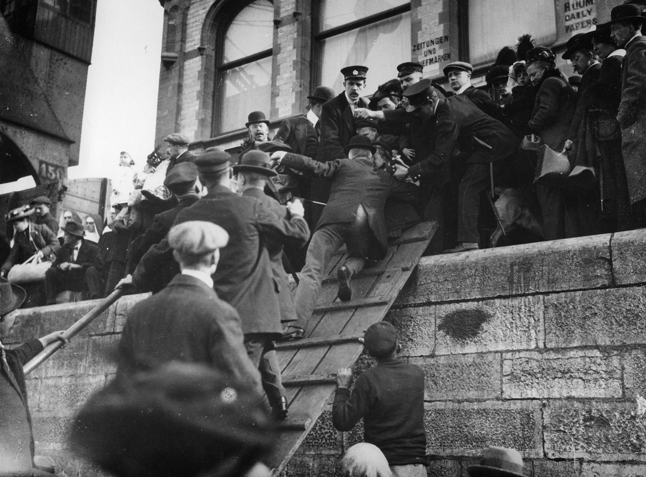 「アントワープからの飛行」、1914 作： トーマスE.とホレスグラントグラント