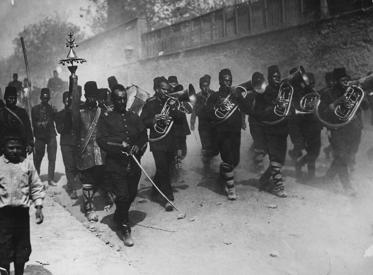 若いトルコ人兵士によるコンスタンティノープルへの意気揚々との参入、1909年5月 作： トーマスE.とホレスグラントグラント