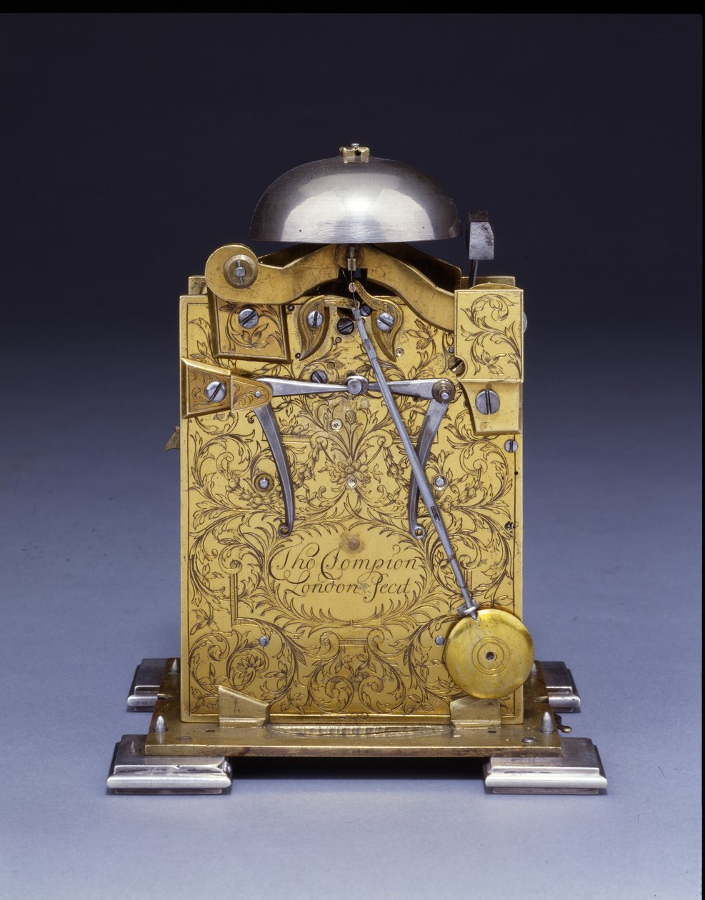 ミニチュア印象的なブラケット時計、no.222、c.1695 作： トーマス・トンピオン