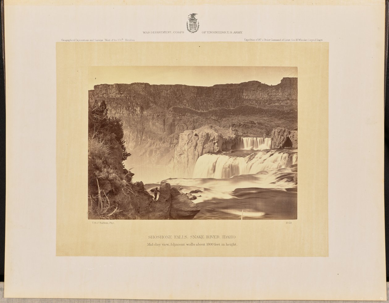 アイダホ州スネーク川、ショショーニ滝。正午の眺め、隣接する岩壁は高さ約1000フィート 作： ティモシー・H・オサリバン