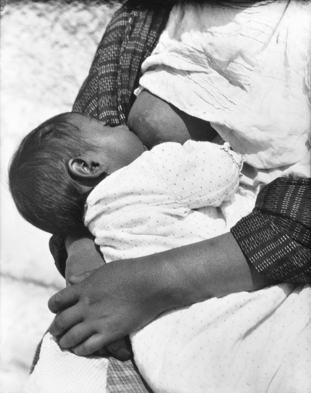 赤ちゃんの看護（母親とのコンチータ、ルスヒメネス）、メキシコシティ、1926年 作： ティナ・モドッティ