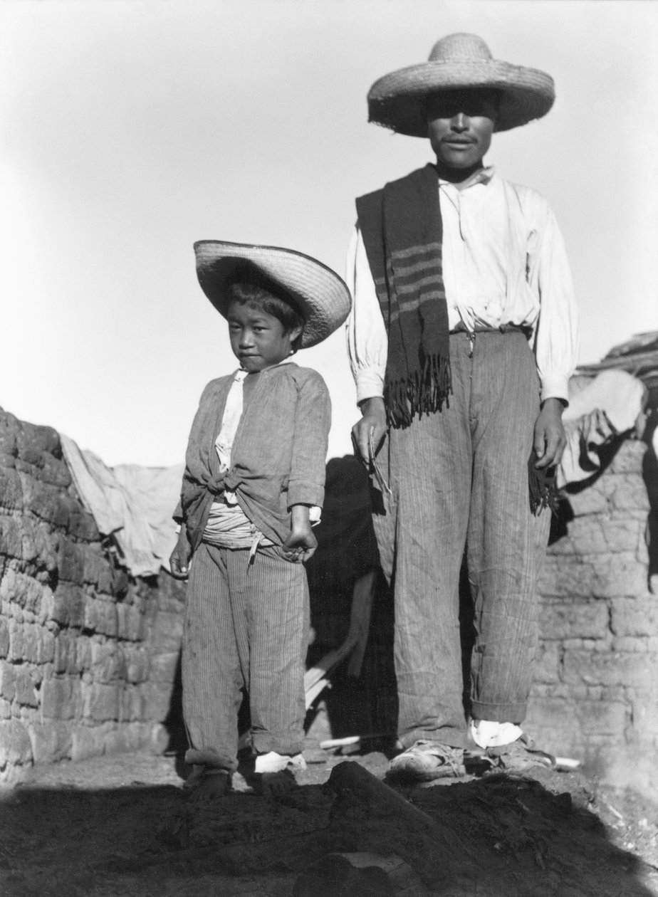 カンペシーノと息子、ベラクルス州、メキシコ、1927年 作： ティナ・モドッティ