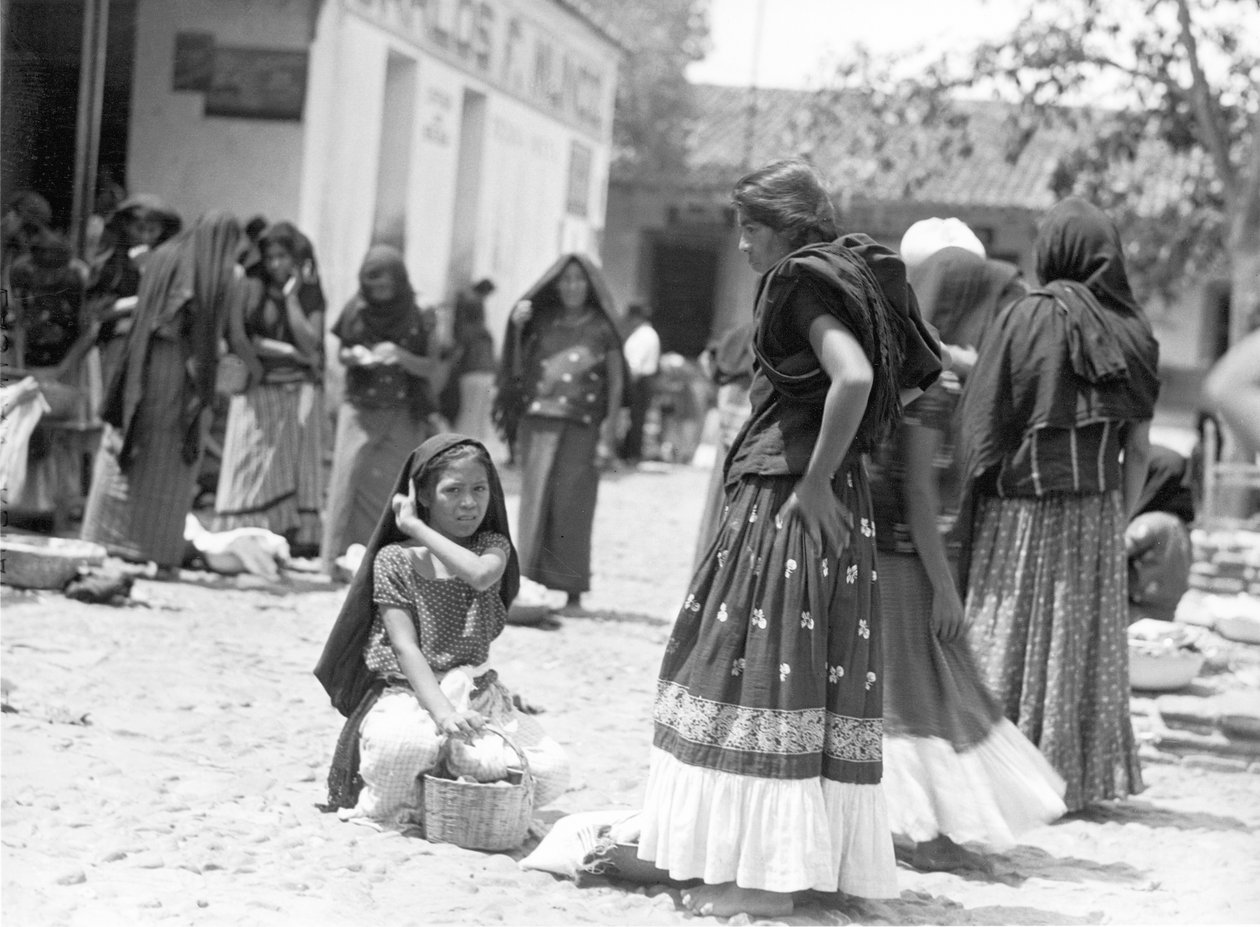 メキシコのテワンテペックの市場、1929年 作： ティナ・モドッティ