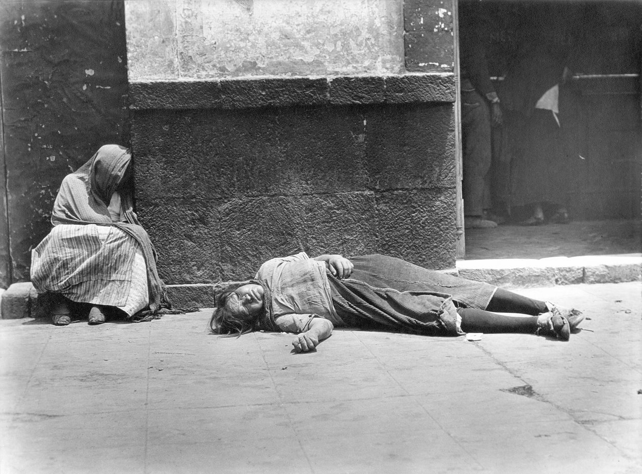 メキシコシティ、ミザリー、1928 作： ティナ・モドッティ