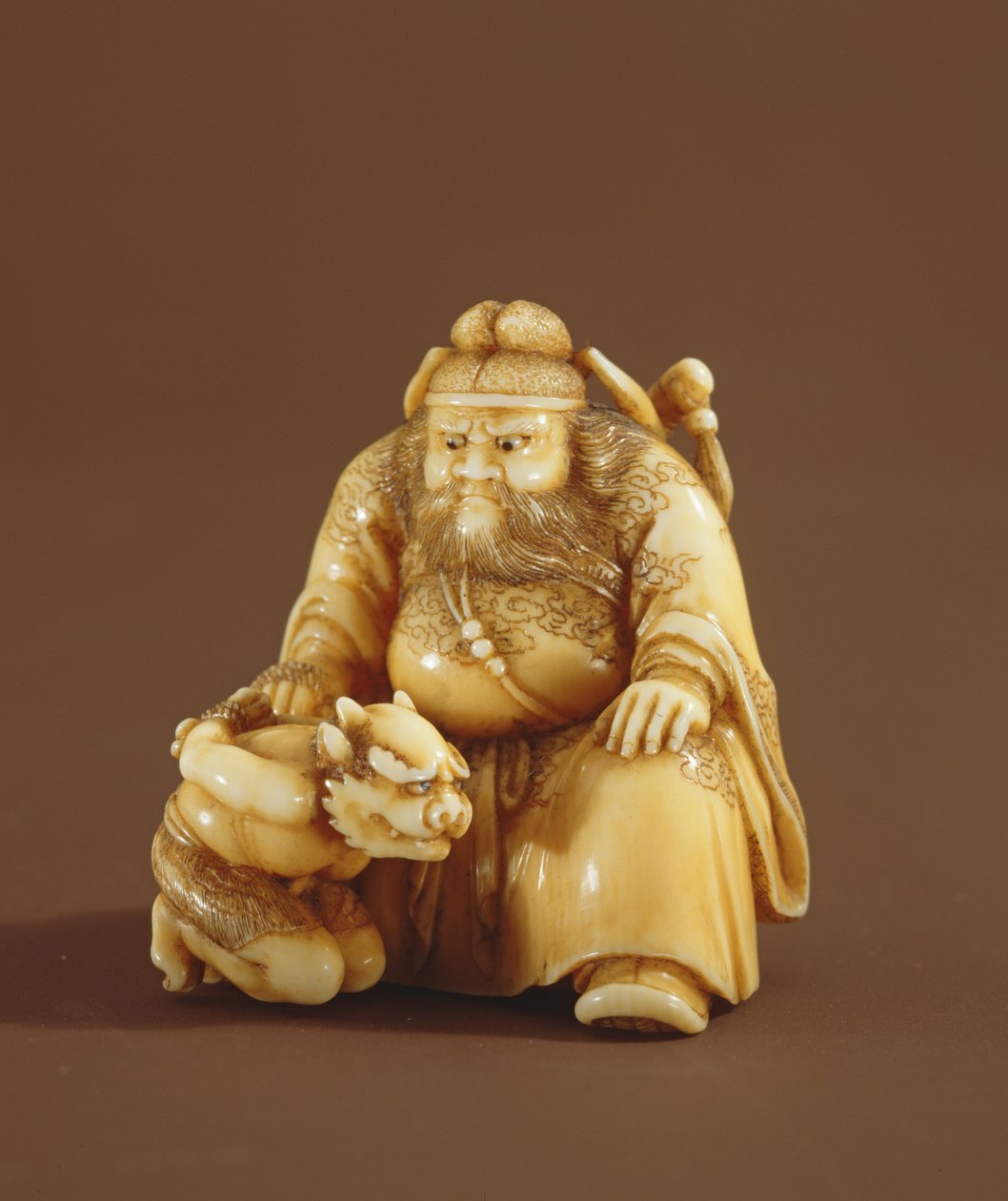明治時代（1868〜1912）、鬼のクエラーと小鬼の形をした根付 作： トコク
