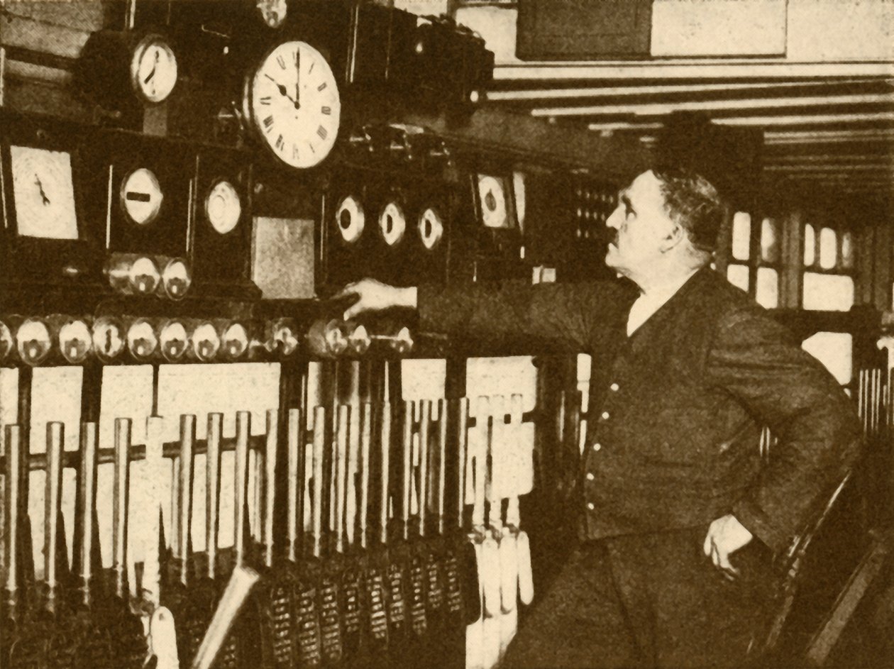 1930年、ロンドンとノースイースタン鉄道のリバプール・ストリート駅で毎日の時報を記録しています。 作： 話題の報道機関