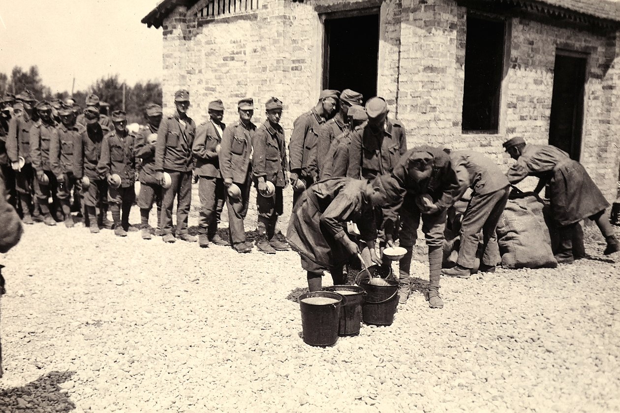 Bagnaria Arsa のオーストリアの囚人、ウーディネ、イタリア、02/04/1916 (b/w 写真) 作： ウゴ・オジェッティ