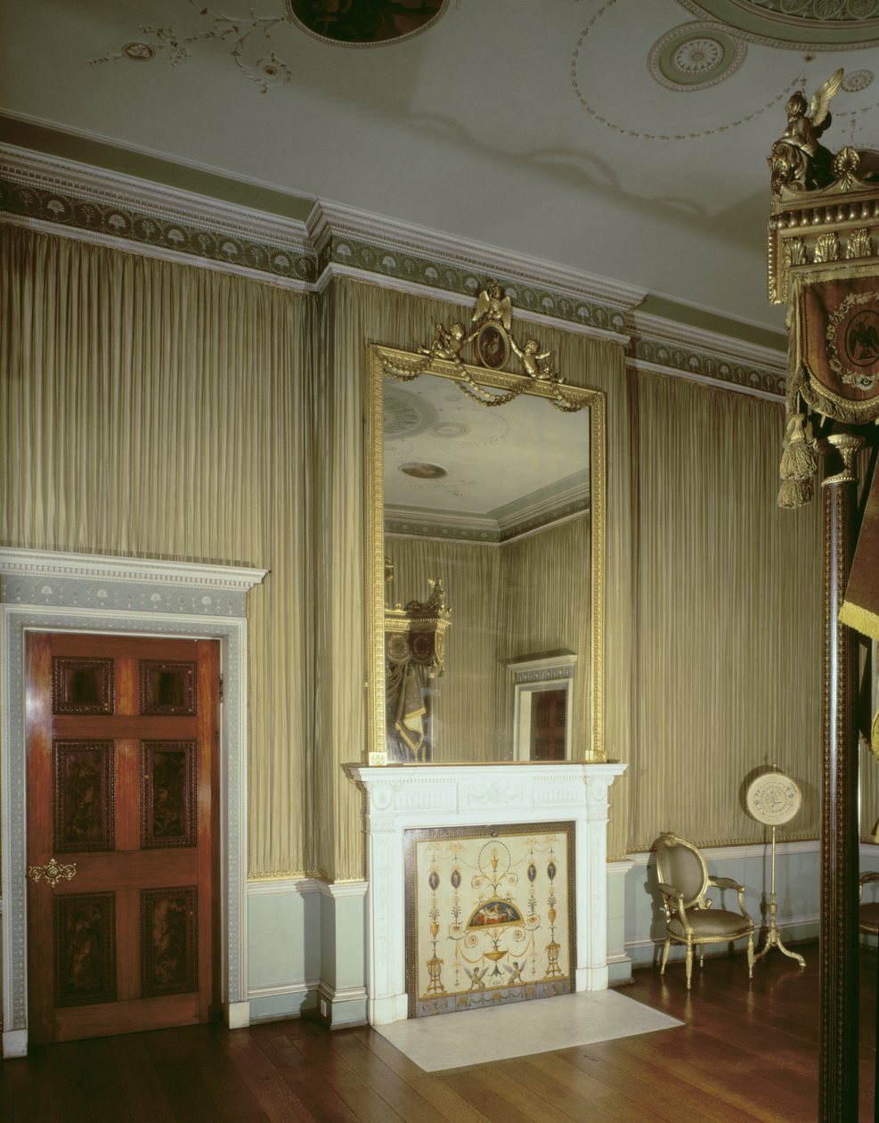 アダムがデザインした暖炉のあるベッドルーム、1776年頃の写真 作： 不明不明