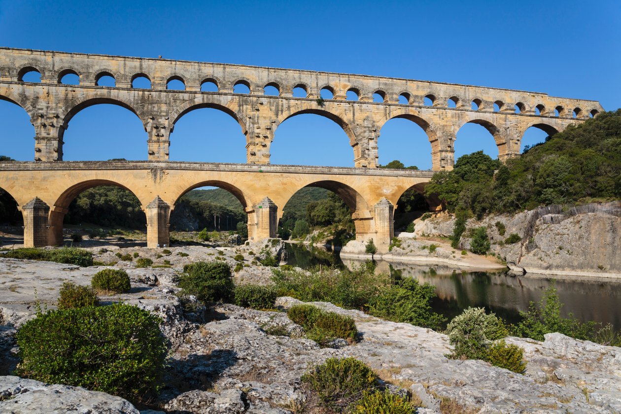 ポンデュガール、ローマの水道橋、フランス。 作： 不明不明