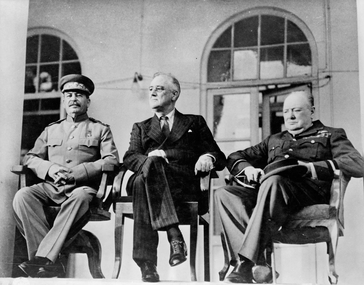 1943年のテヘラン会議でのルーズベルト、スターリン、チャーチル 作： 不明不明