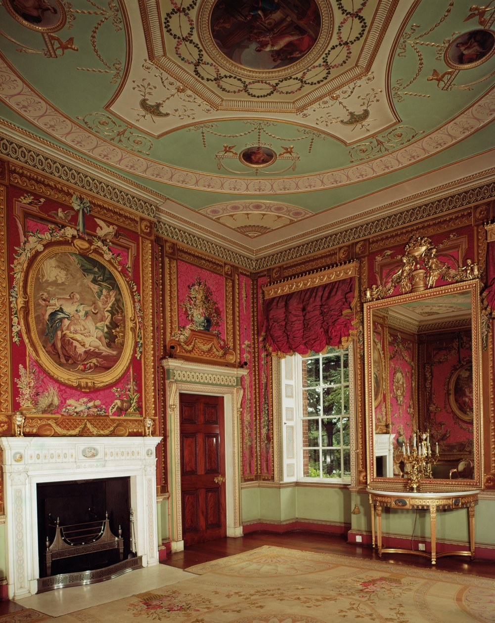 Osterley ParkのタペストリールームのAdamによるサイドテーブル、桟橋のガラス、暖炉、1763年頃の写真 作： 不明不明