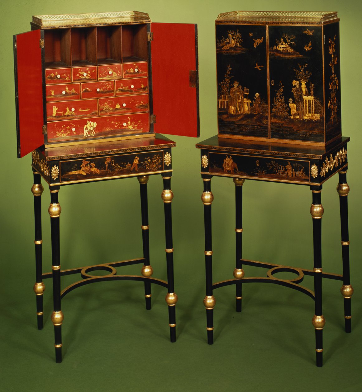 2つのシノワズリーキャビネット、c.1770ラッカー 作： 不明不明