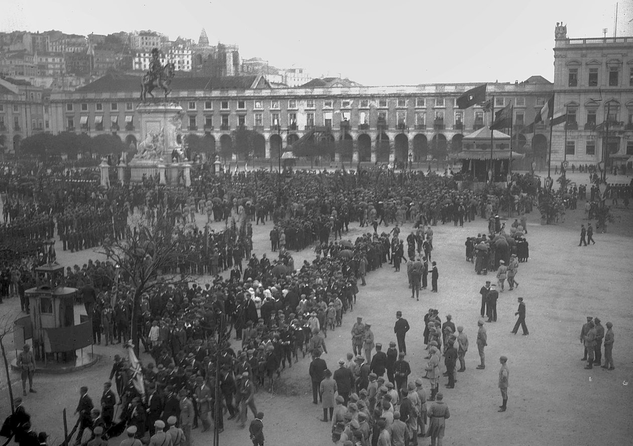 1918年、リスボンのプラカドコメルシオでの勝利のお祝い 作： 不明不明