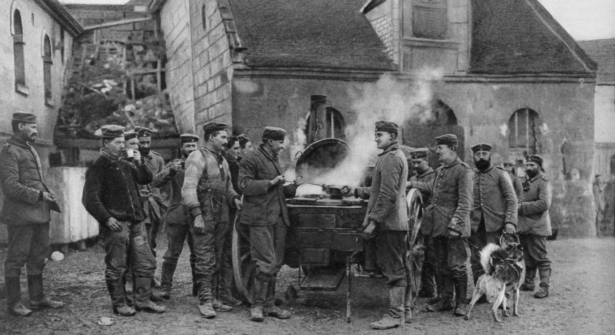 1915年の第一次世界大戦、フランスの村のドイツ軍フィールドキッチン 作： 不明