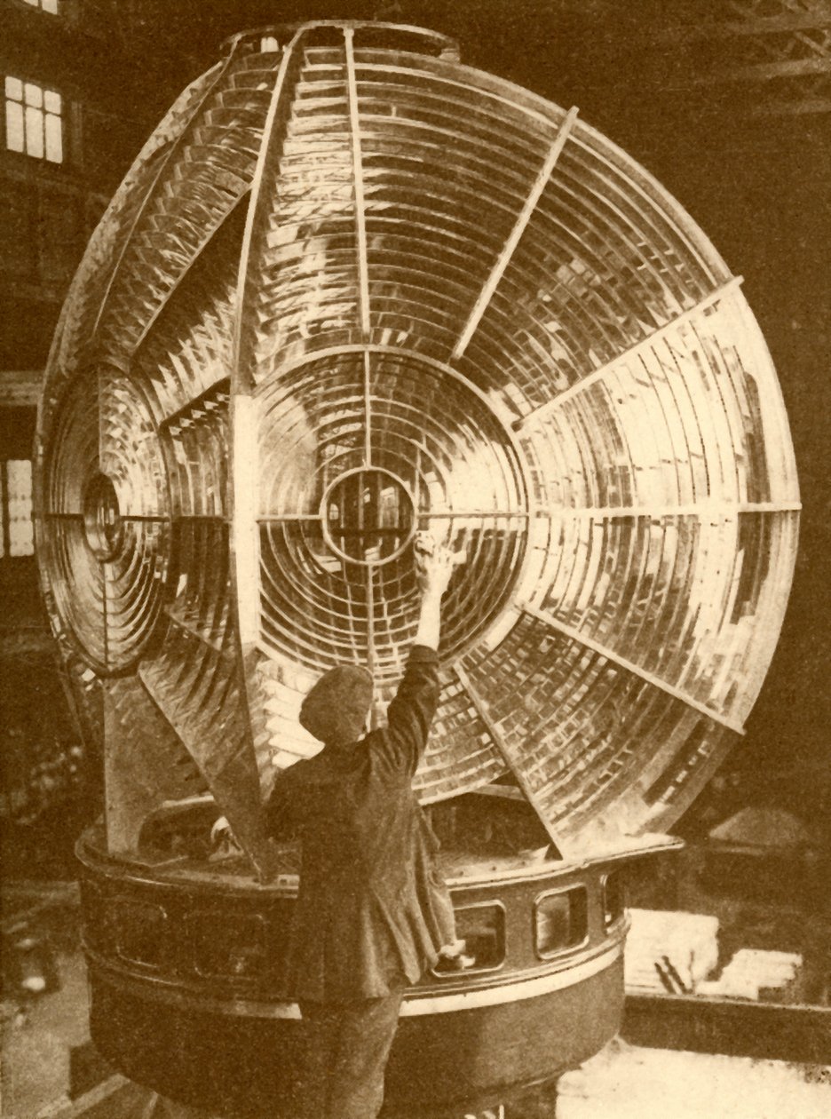 グループ点滅レンズ付きの灯台ランタン、c1930。 作： 不明