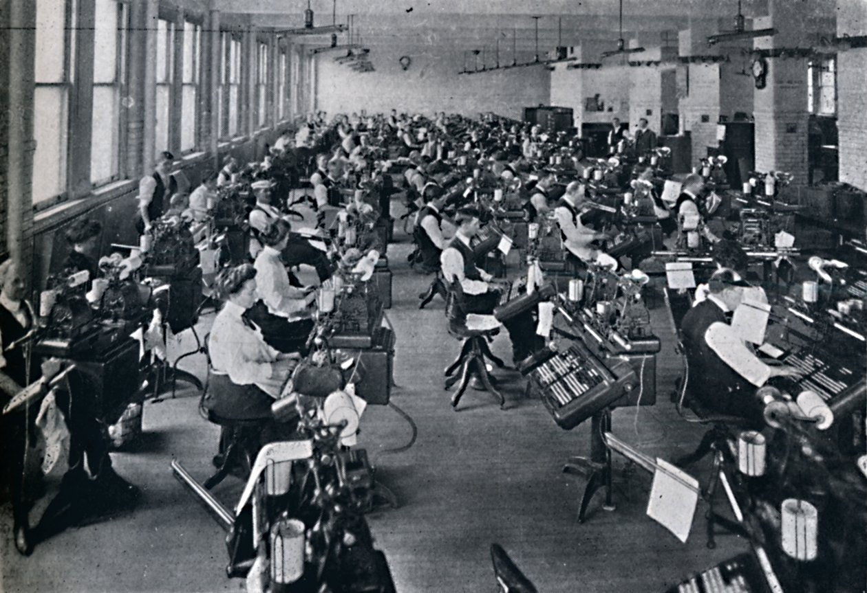1916年に世界で最大の作曲機のバッテリーの概観 作： 不明