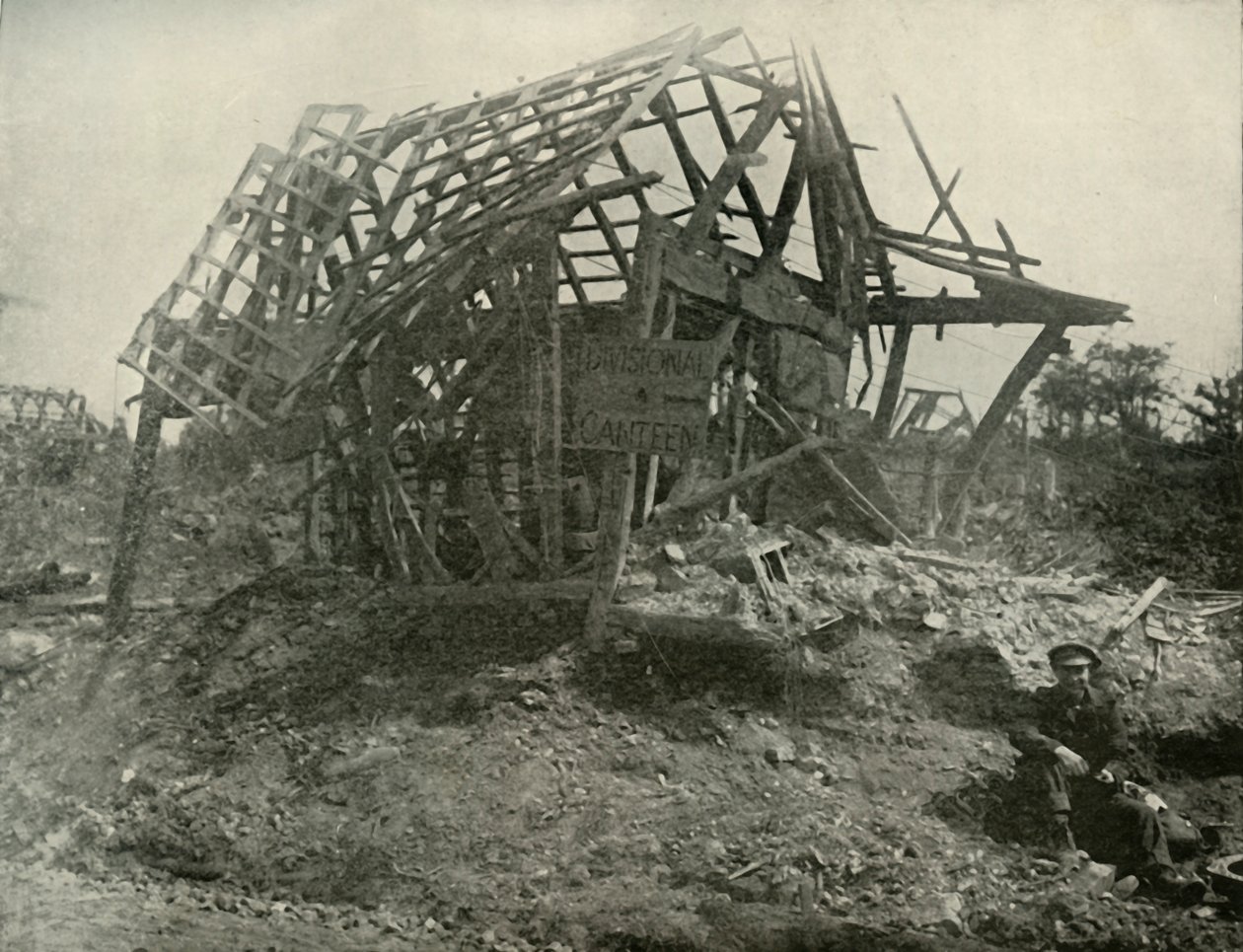 西部戦線の村、1919年。 作： 不明