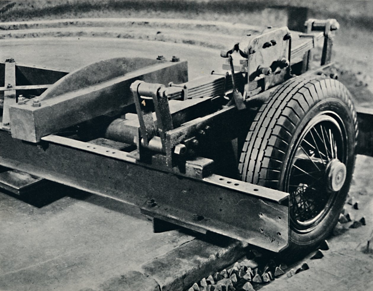 テスト中のロードスタータイヤ、1937 作： 不明
