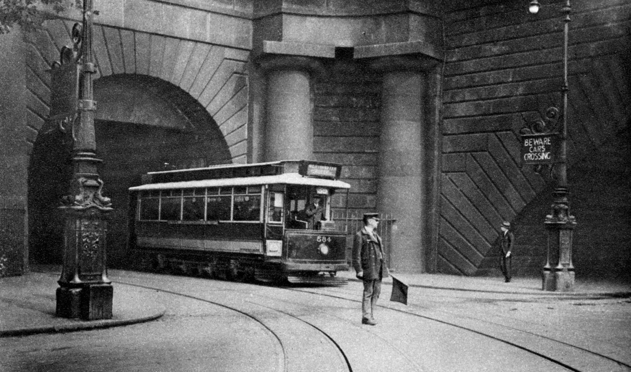 キングスウェイ、アルドウィッチアンドサマセットハウス、ロンドン、1926-1927の下を走る路面電車 作： 不明