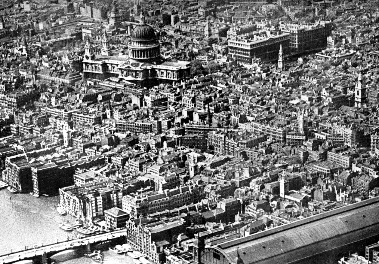 セントポール大聖堂、1926年を示すロンドンの航空写真 作： 不明