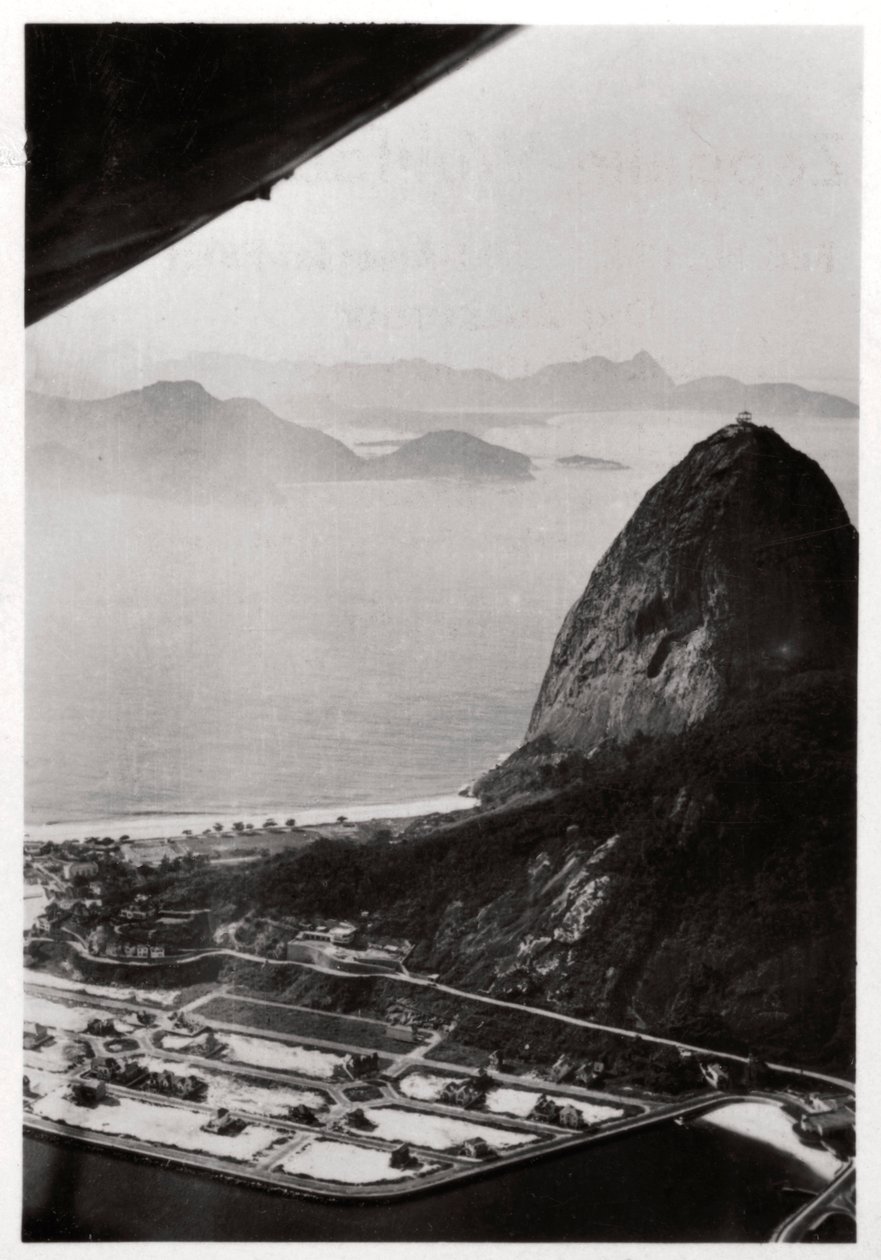 1930年にツェッペリンから見たブラジル、リオデジャネイロのシュガーローフマウンテンの航空写真 作： 不明