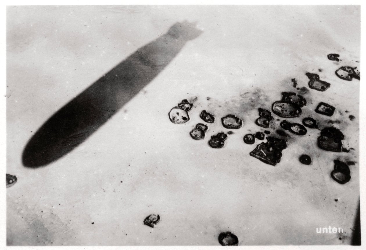 ツェッペリンが影を落とした砂漠の集落の航空写真、1931年1933年 作： 不明