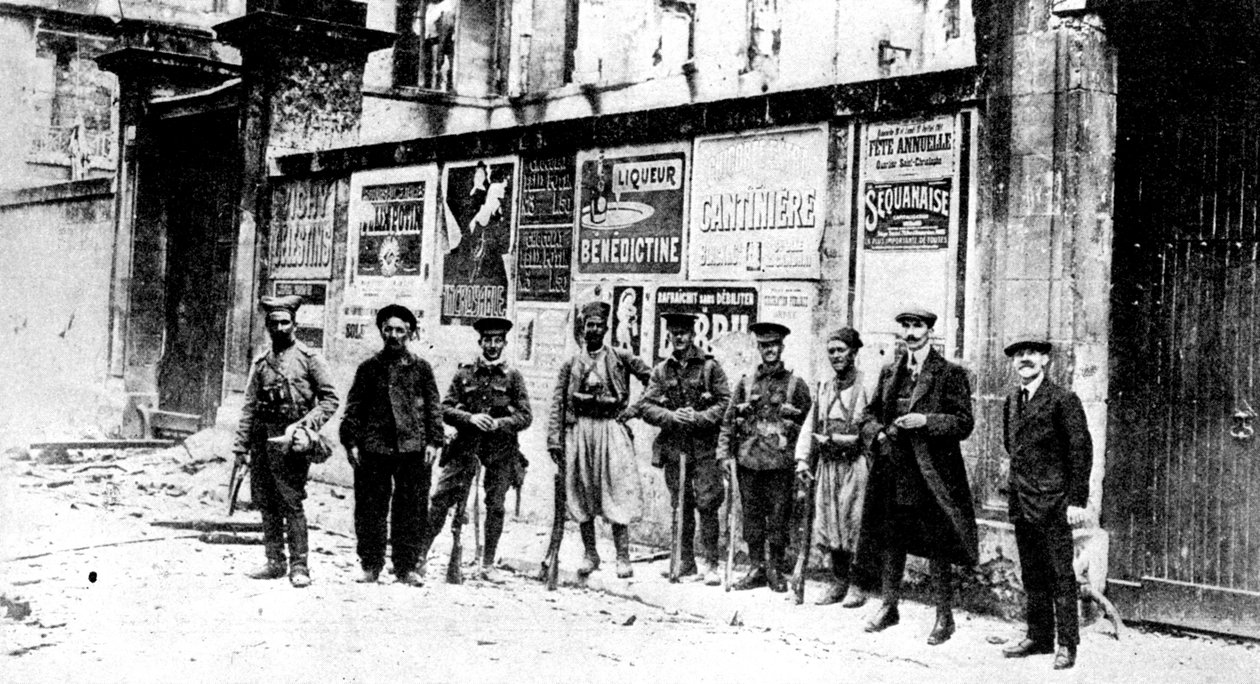アフリカ大使館、2人のトルコ人、3人のイギリス兵、ソワソン、フランス、第一次世界大戦、1914年 作： 不明