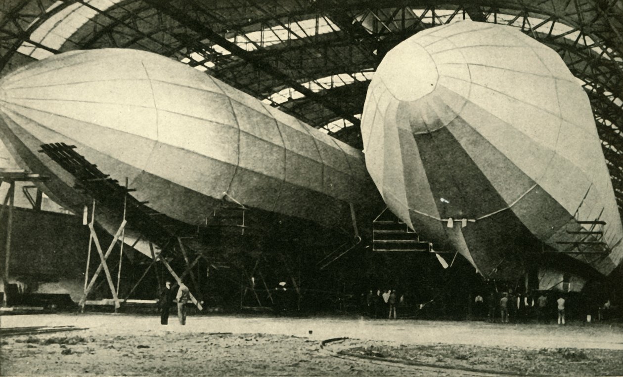 格納庫の飛行船、第一次世界大戦、1914年、c1920。 作： 不明