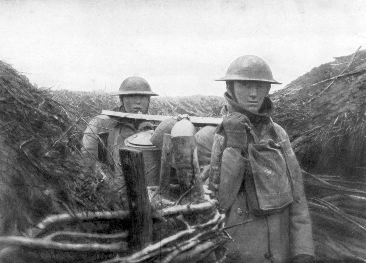 彼らの同志にスープを提供する前部のアメリカ軍、1917-1918 作： 不明