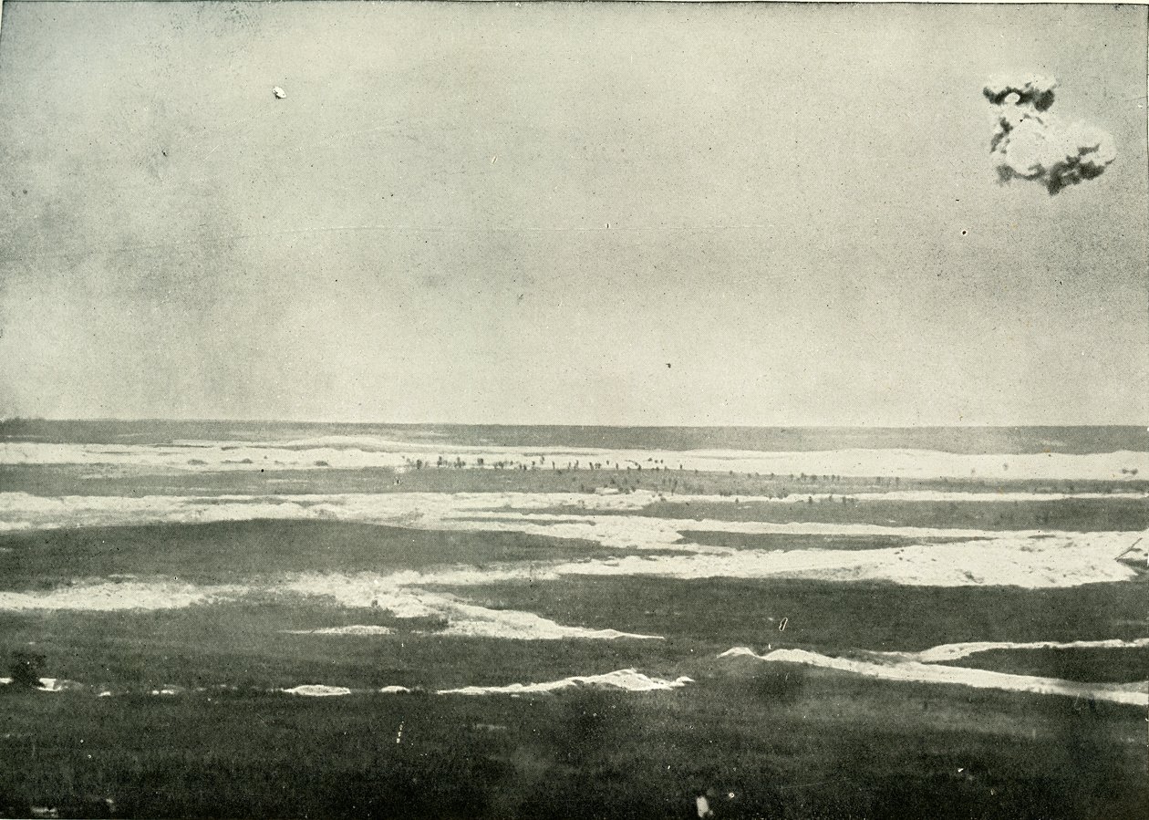 ソンムに対する歩兵攻撃、1919年。 作： 不明