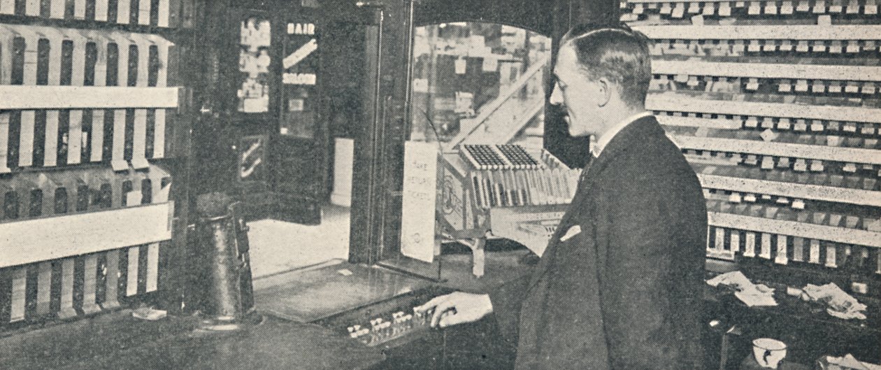 ウェストミンスターの自動切符と両替機、1926 作： 不明
