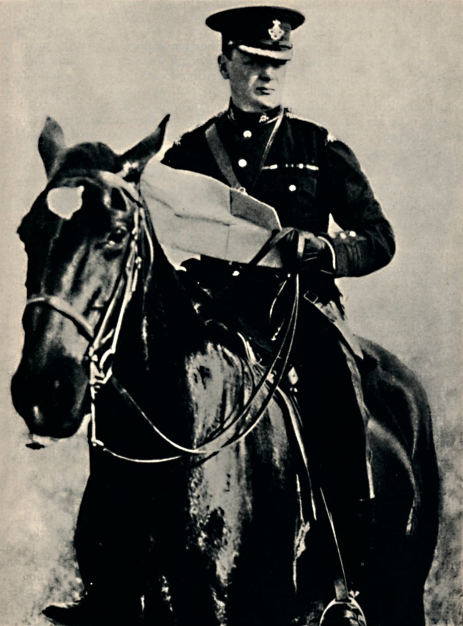 1915年、1945年に軍に戻った。 作： 不明