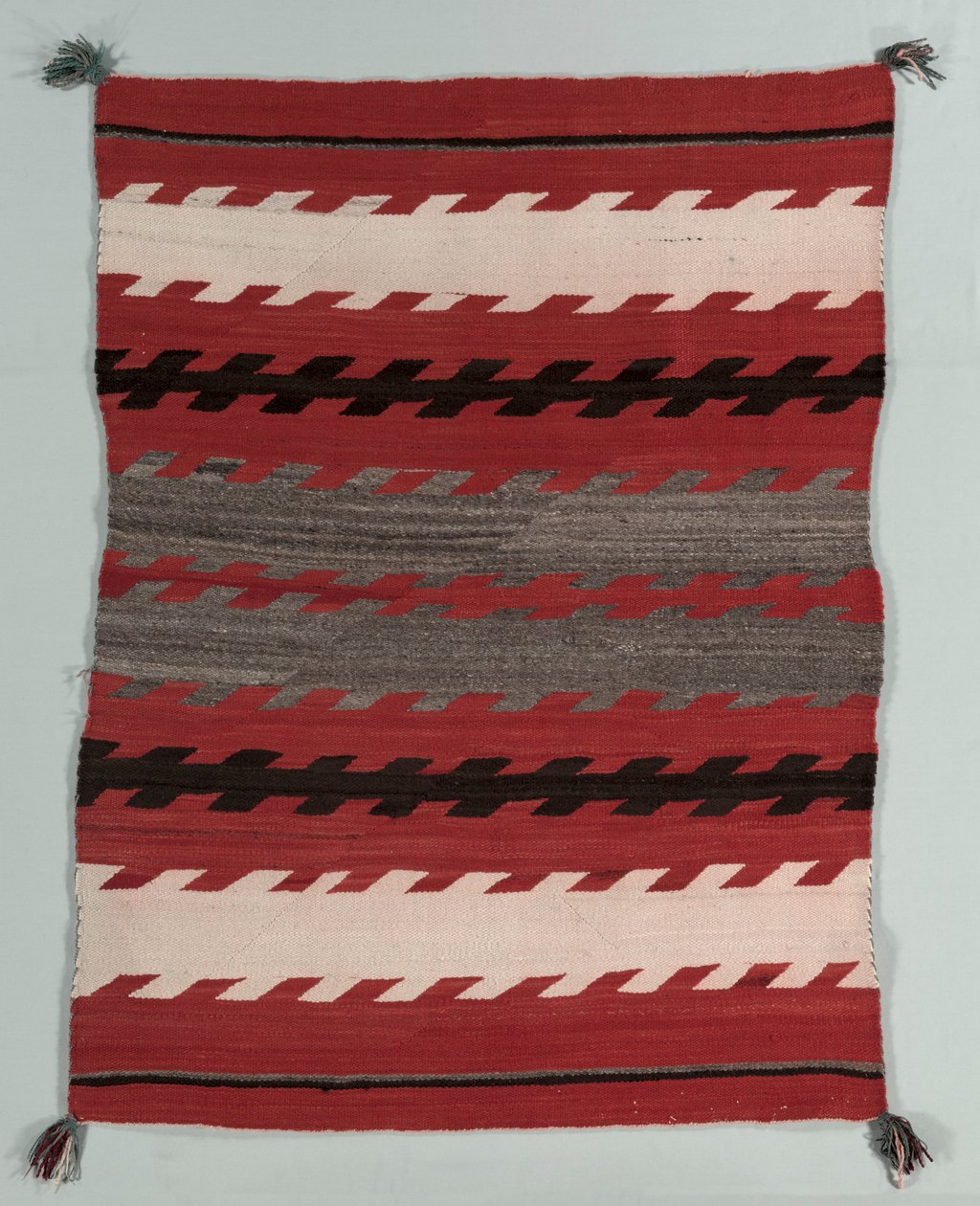 縞模様の敷物、c。 1890-1900。 作： 不明