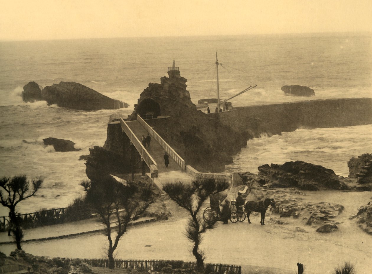 ビアリッツ-Rocher de la Vierge、c1930。 作： 不明