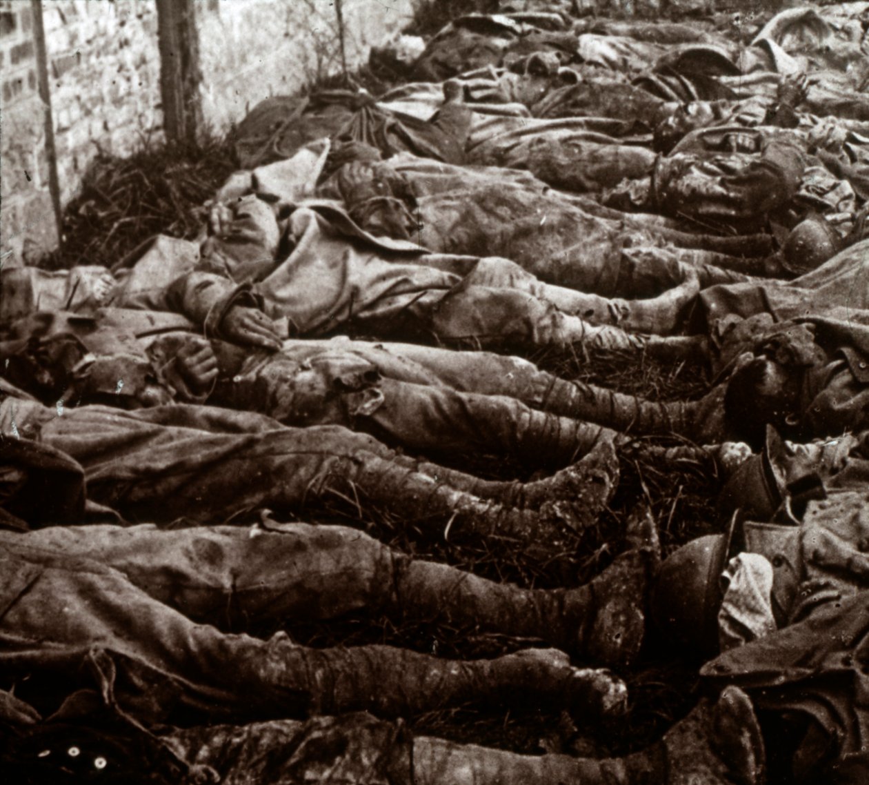攻撃後の身体、c1914-c1918 作： 不明