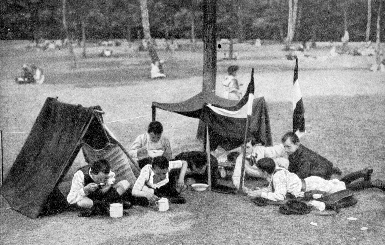 キャンプする男の子、ベルリン、ドイツ、1922 作： 不明