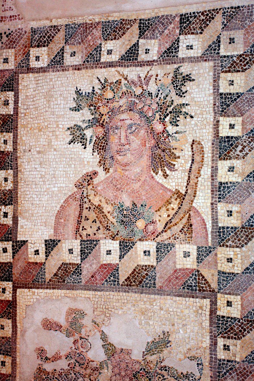 春の胸像 - 四季のパネルの詳細 - パフォスのモザイク、ディオニュソスの家 - 紀元後2世紀末 - キプロス - 春の擬人化 - 四季のモザイクの詳細 - パフォスのモザイク、ディオニュソスの家 - 紀元後2世紀末 作： 不明