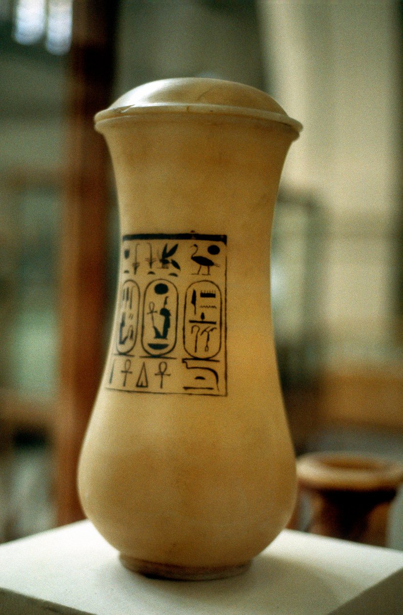 天蓋付きの瓶、防腐処理された内臓、古代エジプトの埋葬に使用された容器 作： 不明