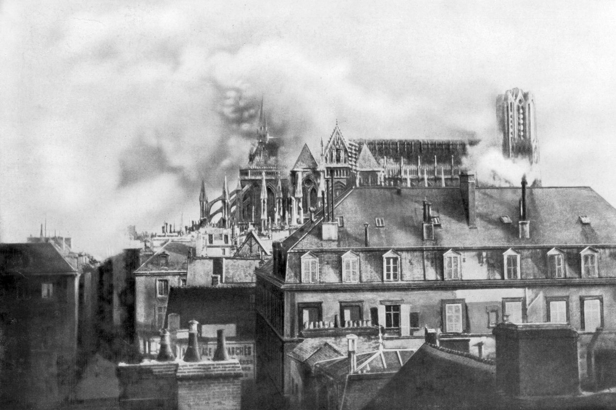 1914年にドイツの砲撃、フランスから発砲したランス大聖堂 作： 不明