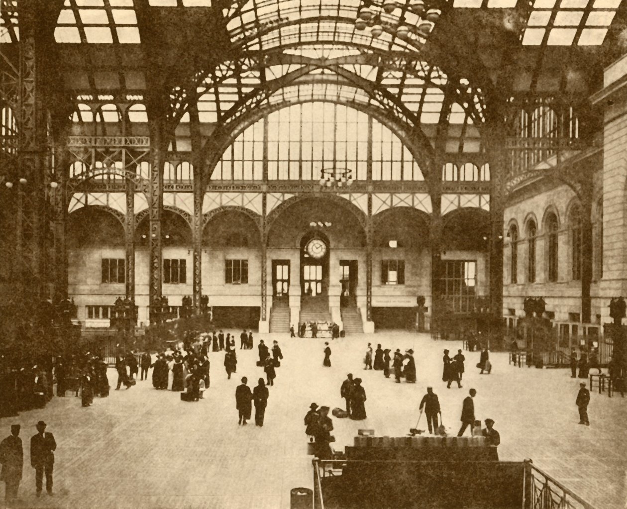 セントラルホール、ペンシルベニア駅、ニューヨークペンシルバニア鉄道会社、1930年。 作： 不明