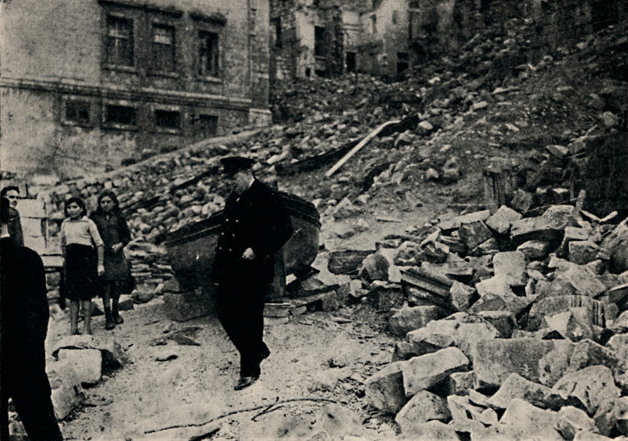 チャーチルは1943年、1945年にボロボロのマルタを訪れます。 作： 不明