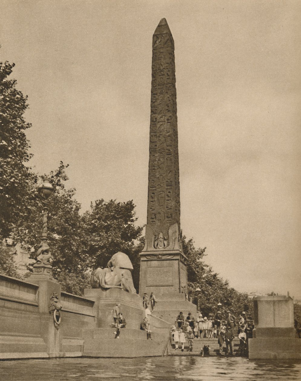 Cleopatras Needle Hewn 14年前のクレオパトラ誕生、c1935。 作： 不明