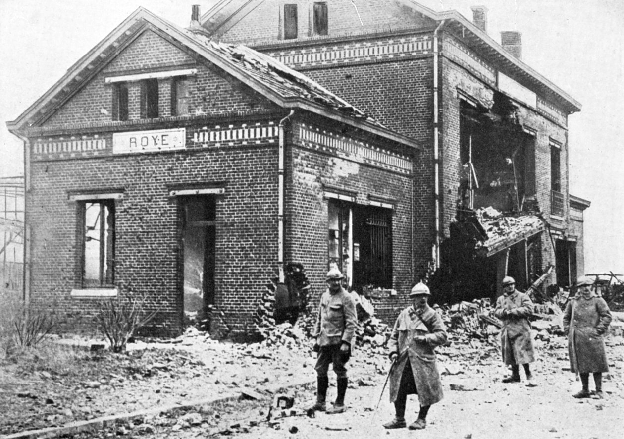 1918年、第一次世界大戦、フランス、ロワの損傷した鉄道駅、c1920 作： 不明