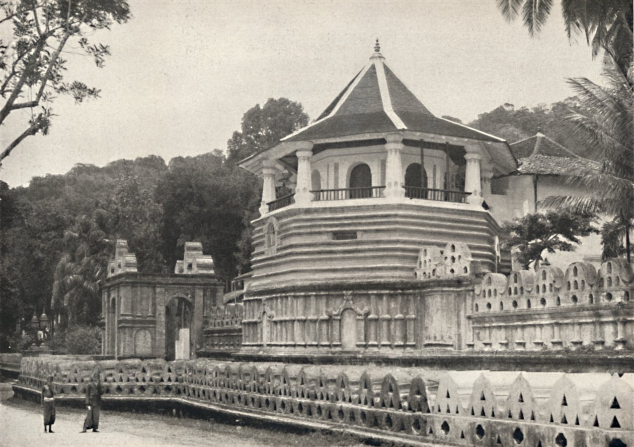 キャンディーの神聖な仏の寺院、1926年。 作： 不明