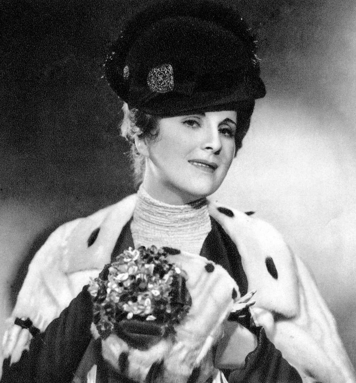 ダイアナウィンヤード、イギリスの舞台および映画女優、1934-1935 作： 不明