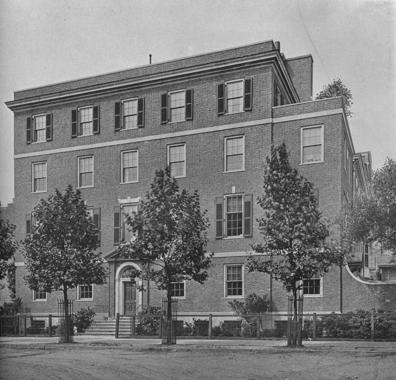 1924年ニューヨーク市、WKヴァンダービルト夫人の家、イースト57番通りの入り口正面 作： 不明