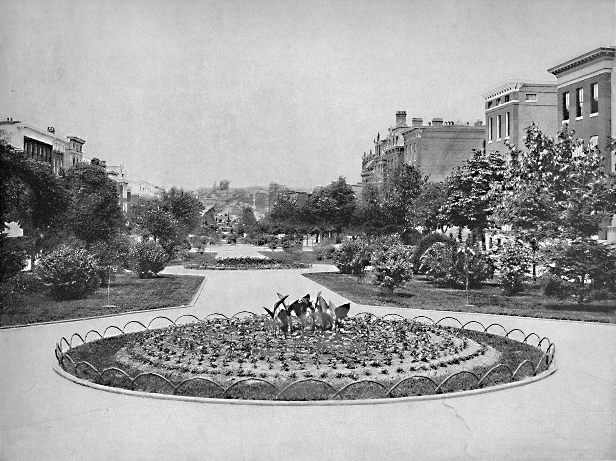 Eutaw Place北向き、メリーランド州ボルチモア、c1897。 作： 不明