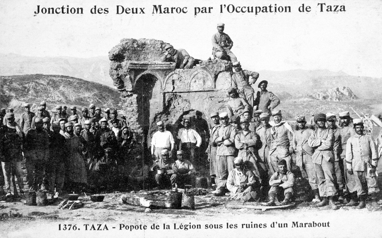 いくつかのMarabout遺跡によるフランス外人部隊、タザ、モロッコ、1904 作： 不明