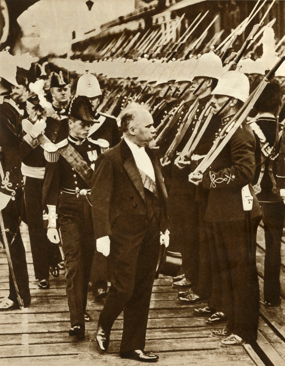 1935年6月1913年6月19日、ポーツマスでプリンスオブウェールズのエドワードとフランスのレイモンドポアンカレ大統領。 作： 不明