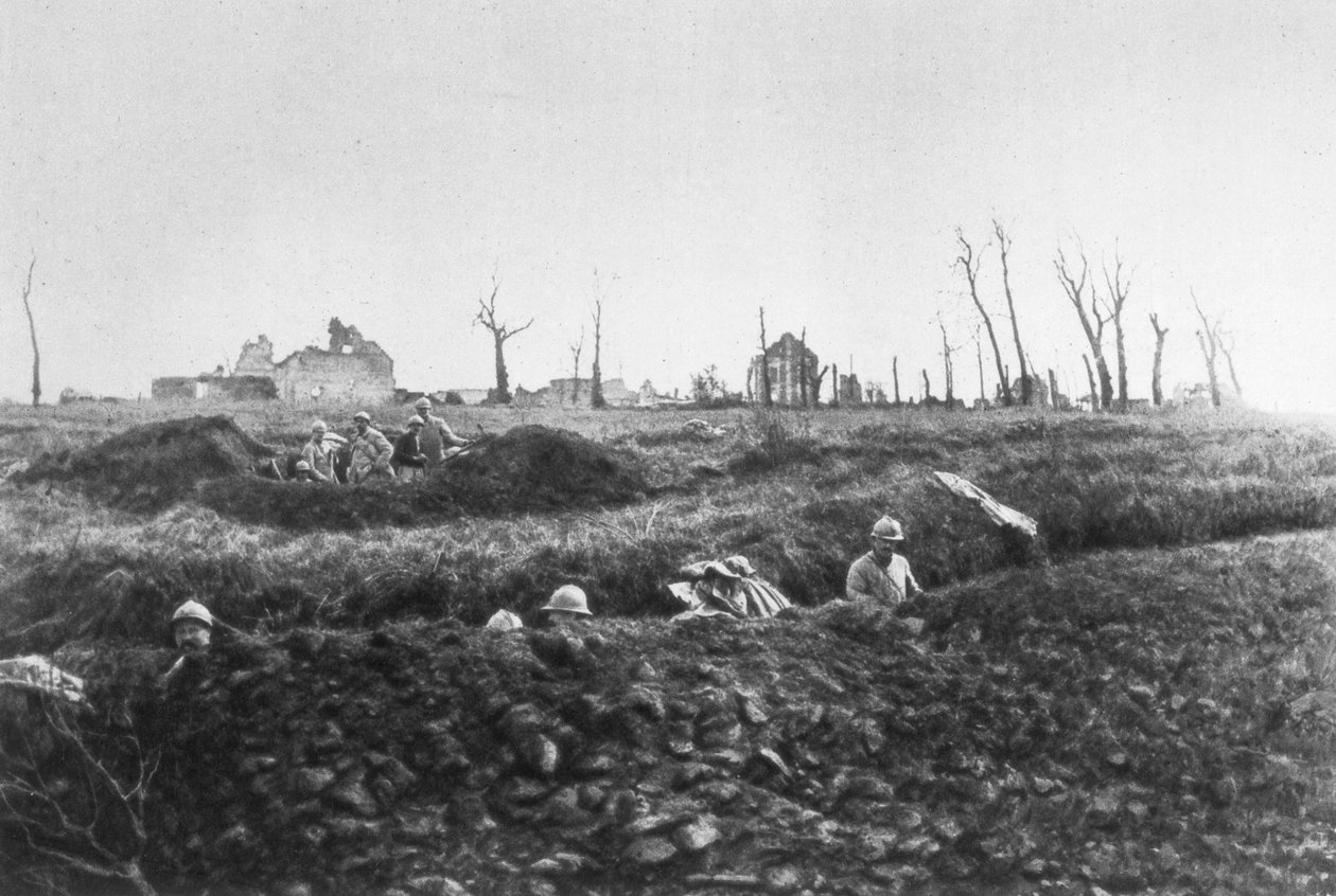 1918年フランスのピカルディにある廃墟となった農場の前にフランスの歩兵が後退する立場を確立 作： 不明